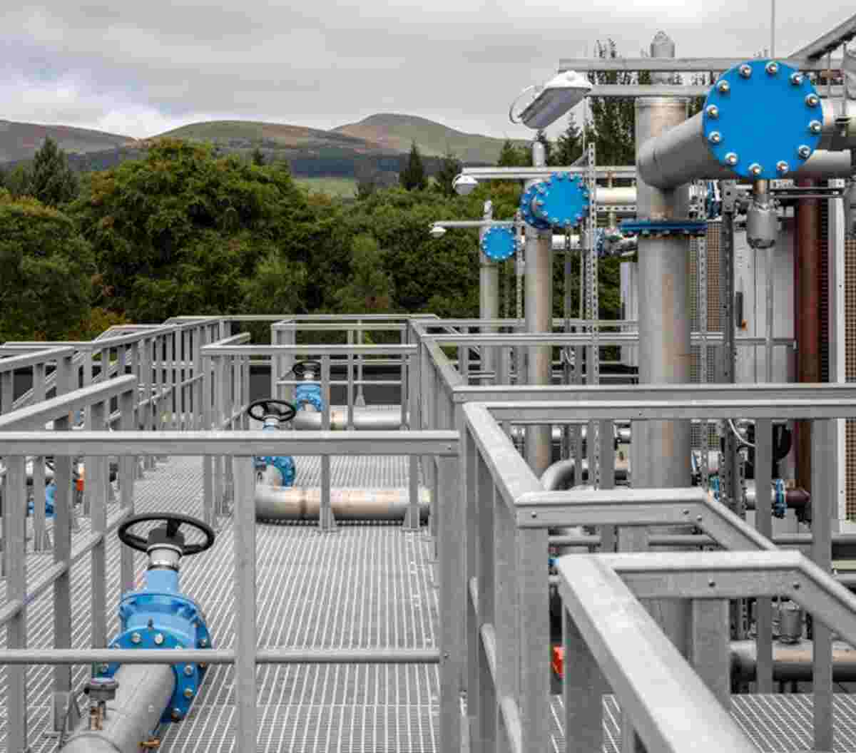 Supercomputing facility chilled Water distribution pipework connected to roof mounted cooling towers - credit Keith Hunter