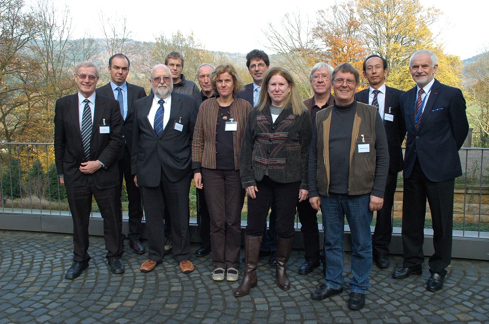 The HITS Scientific Advisory Board. Prof. Dieter Kranzlmüller (LMU Munich, 2nd from left) was elected chair at the first Board meeting. HITS Managing Directors are Klaus Tschira (3rd from left) and Prof. Andreas Reuter (far right). Prof. Rebecca Wade (6th from left) is the first Scientific Director of HITS, her deputy is Prof. Michael Strube (4th from left).