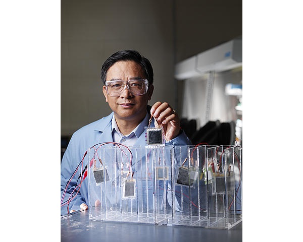 PNNL physicist Jason Zhang and his colleagues have developed a new electrolyte that allows lithium-sulfur, lithium-metal and lithium-air batteries to operate at 99 percent efficiency, while having a high current density and without growing dendrites that short-circuit rechargeable batteries.