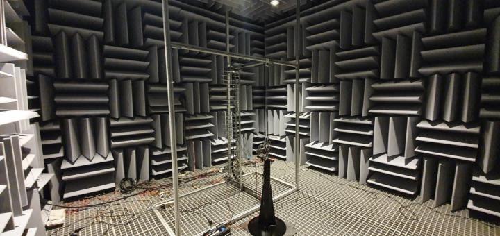 Echo-free test chamber