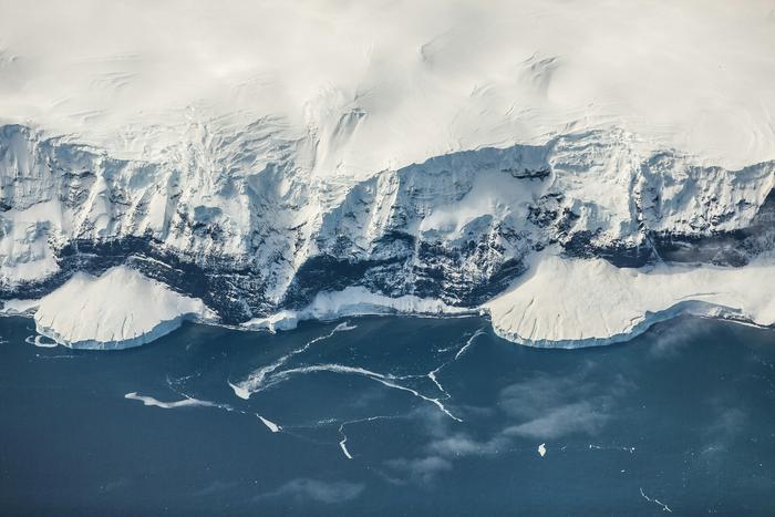 Antarctic ice meets the rocky coastline. Researchers traced landscape features from the two-kilometre-high coastal escarpment of Dronning Maud Land to the subglacial Gamburtsev Mountains, buried beneath 1–3 km of ice  Credit Matt Palmer